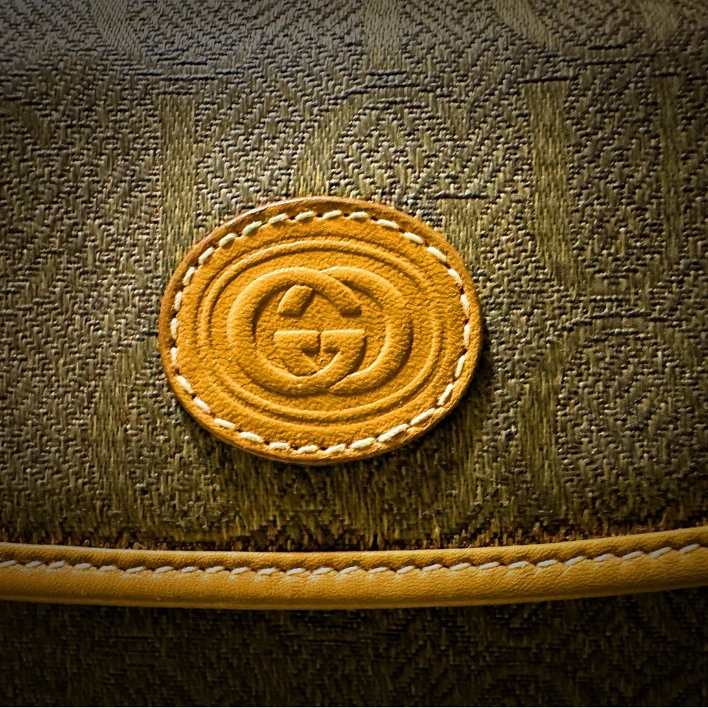 Authentic Vintage Y2K Gucci Brown and Tan Women's crossbody Bag - Picture 7 of 16